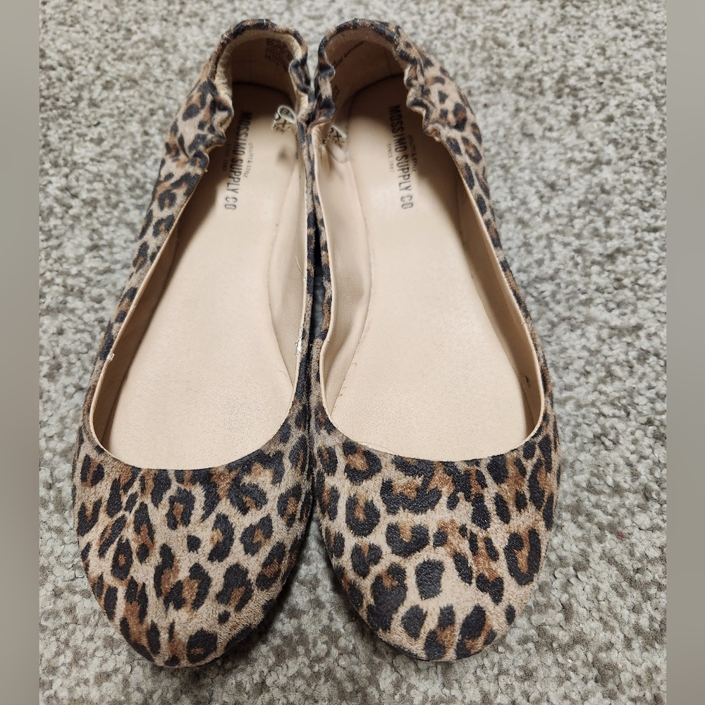Women's leopard flats sz8.5